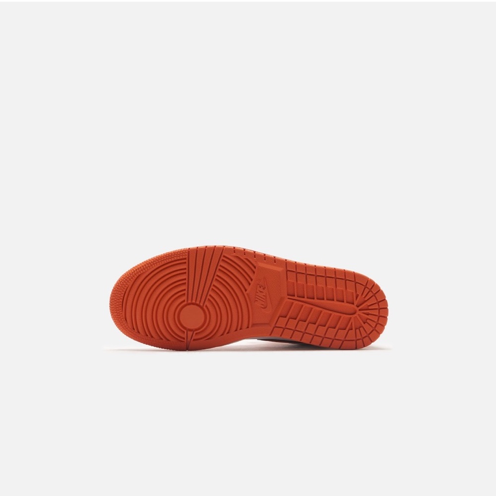 Women’s Air Jordan 1 Retro High OG- Starfish - Picture 4 of 4